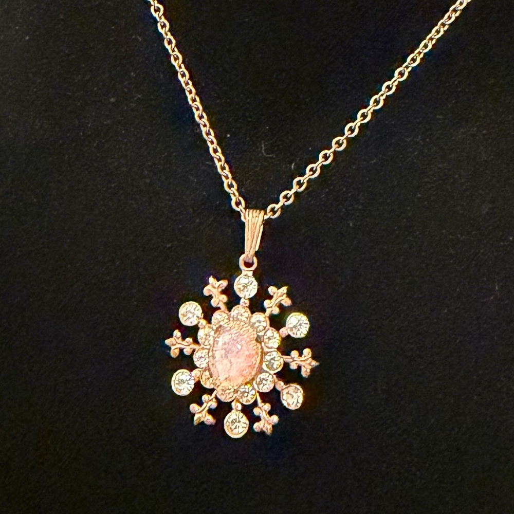 Elegant Bronze and Pink Pendant Necklace